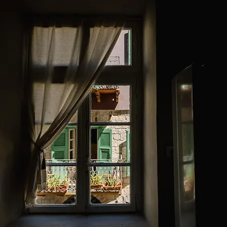 Old Town Charm * 纳夫普利翁