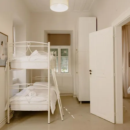 Old Town Charm * 纳夫普利翁