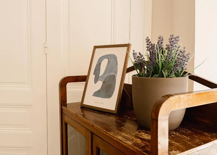 Old Town Charm * 纳夫普利翁