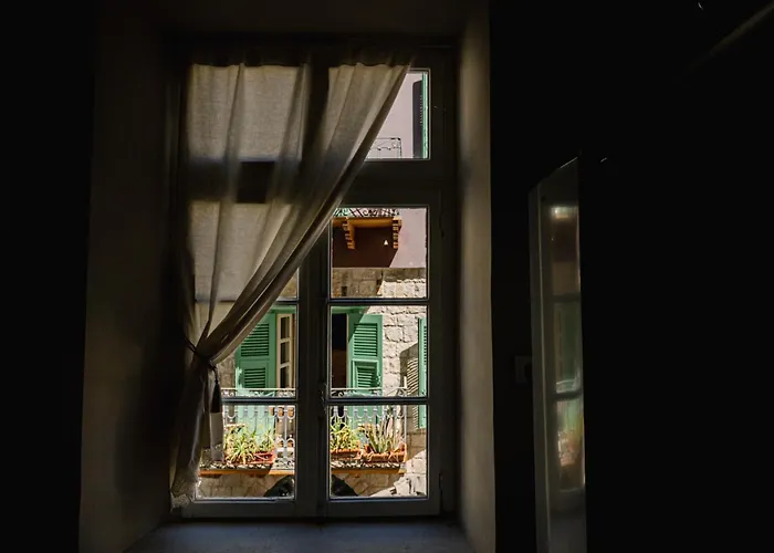 Old Town Charm * 纳夫普利翁