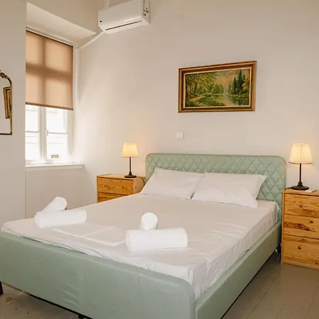 Old Town Charm شقة نافبليو