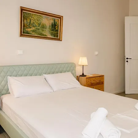 Old Town Charm * نافبليو