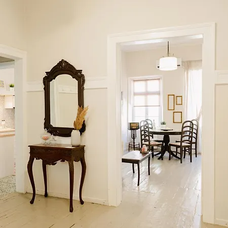 Old Town Charm Apartment *