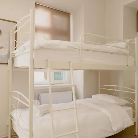 Old Town Charm Apartamento *